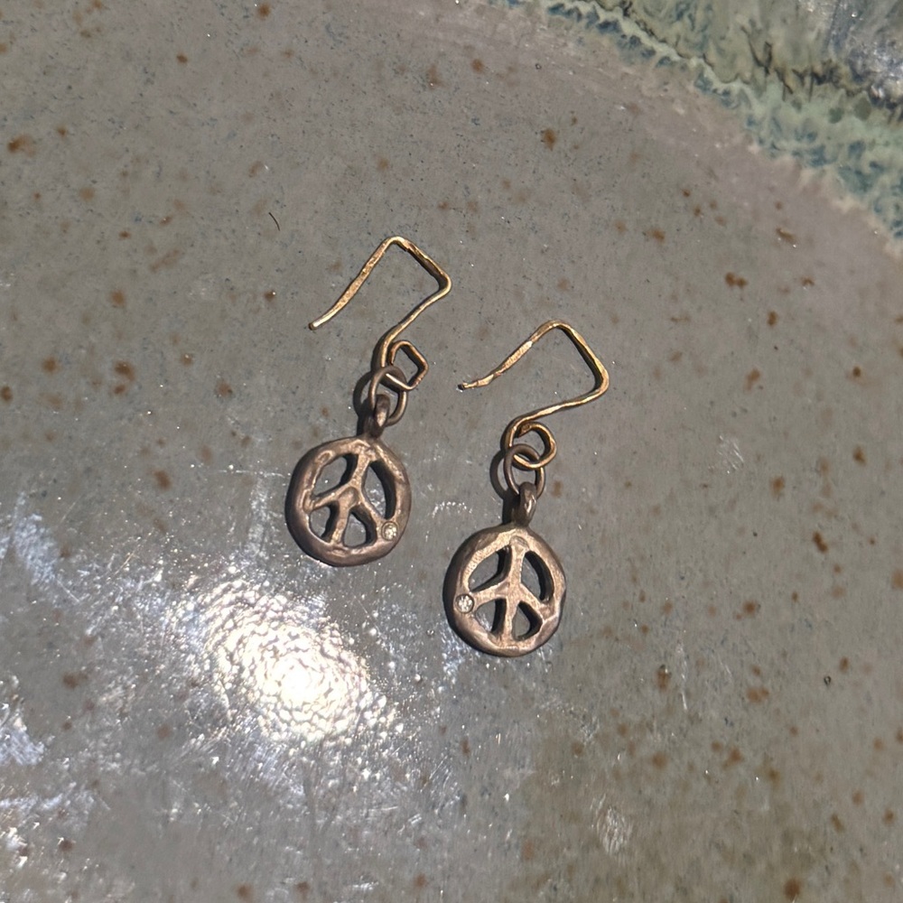 Saundra Messinger Sundance Sterling Silver Diamond 14K Wire Earrings Peace